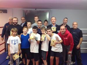 I giovani pugili galliatesi al criterium di Chivasso, accompagnati dai tecnici Giuseppe Virton, Rocco Manisi e Paolo Bozzola